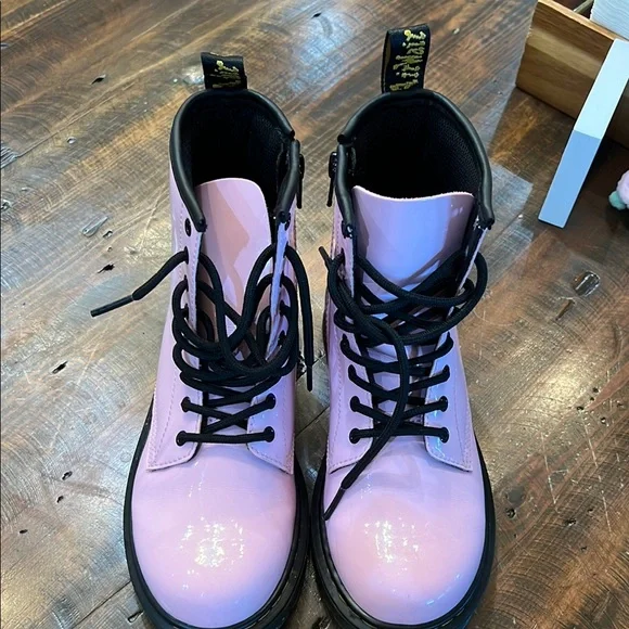 Dr. Martens Air Wair Kids Pink Combat Boots with Glossy Finish - Picture 2 of 6
